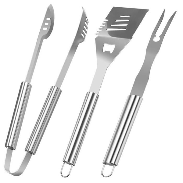 BOITE DE 4 ACCESSOIRES EN ACIER INOXYDABLE : 1 SPATULE 44 CM 1 FOURCHETTE 44 CM 1 PINCE 42.5 CM 1 BROSSE 44 CM AVEC MANCHE EN BAMBOU