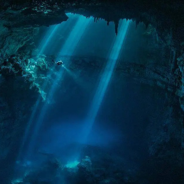 REGART 65X97 LAKE IN THE CAVE