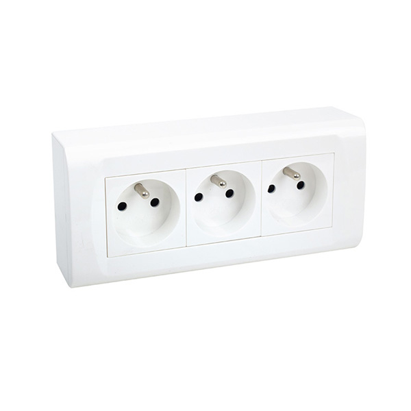 BOITIER 3 P+3 PRISES 2P+T BLANC CABLEES COLRS