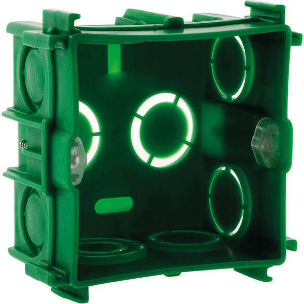 BOITE MACONNERIE CARREE 75X75X40 LIVRE AVEC VIS