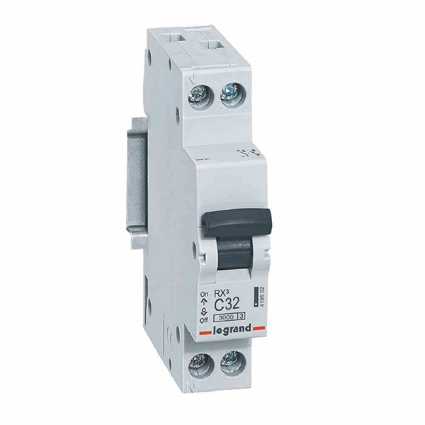 DISJONCTEUR MODULAIRE P+N C32 3KA 1MOD VIS VIS 419502 LEGRAND